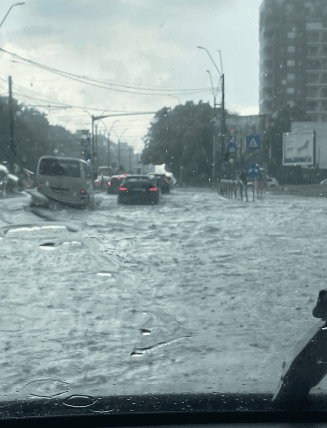 Inundații în București--4