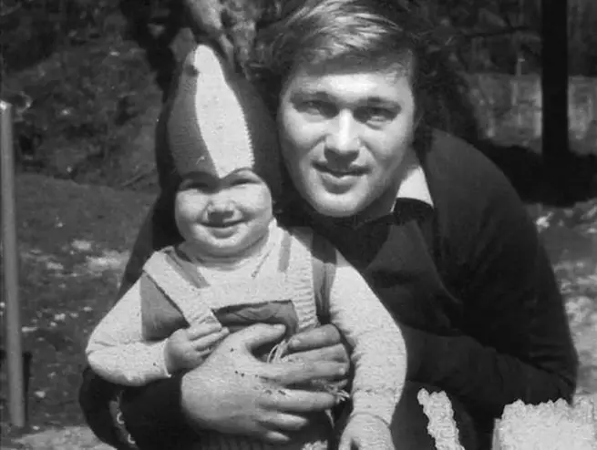 mihai bendeac in tinerete cand era copil alaturi de tatal lui (2)