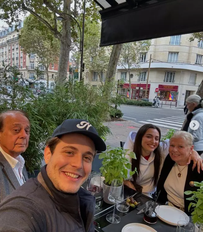 aris si alexia eram cu bunicii din franta