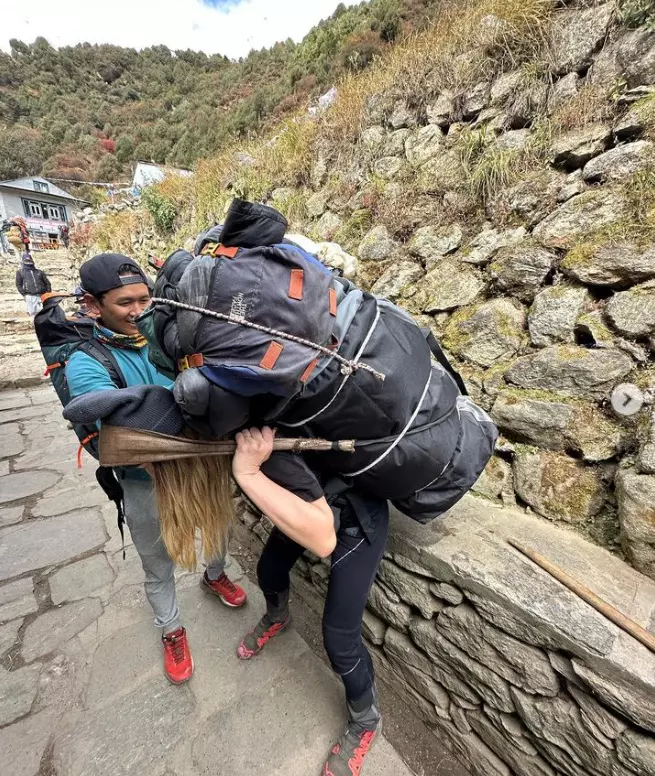 delia-nepal-in-presa-1