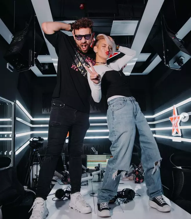 giulia-anghelescu-lucreaza-la-radio-5