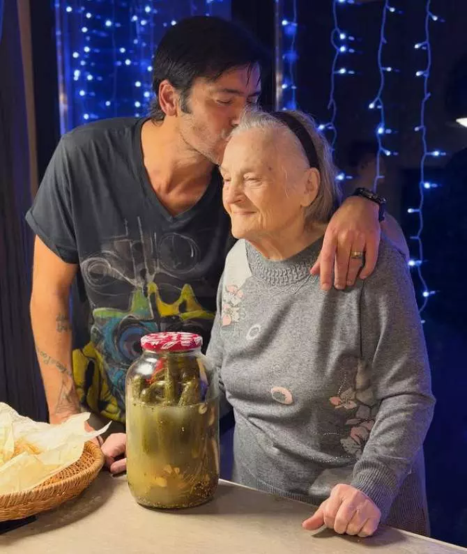 Radu Valcan si bunica