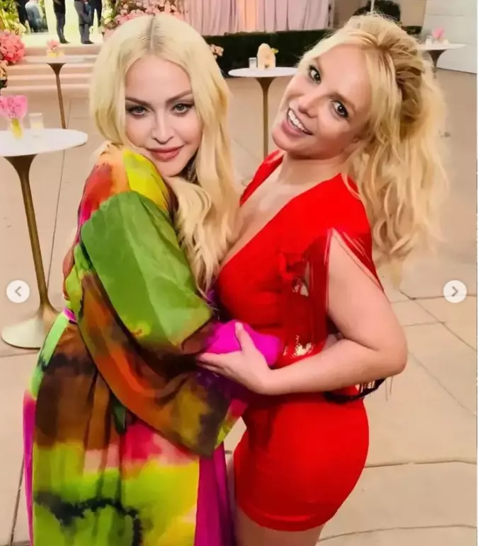 britney-spears-si-madonna-sarut-2