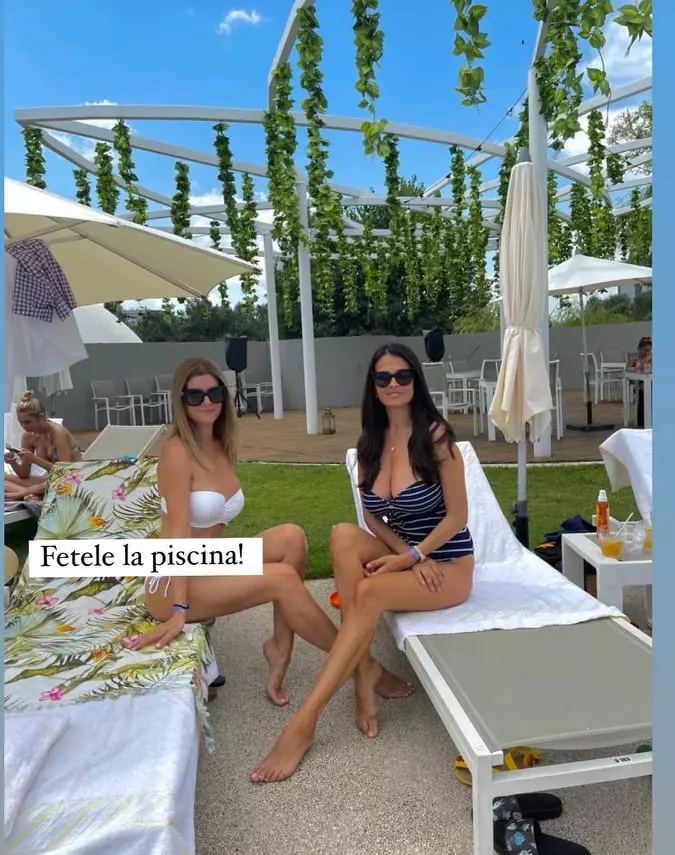 anca serea in costum de baie (1)