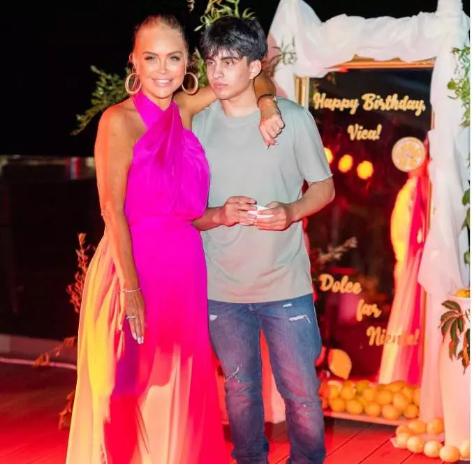 Vica Blochina și fiul ei, Edan