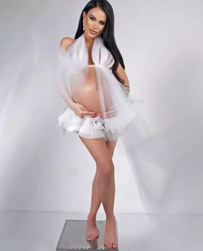 Daniela Crudu însărcinată 4