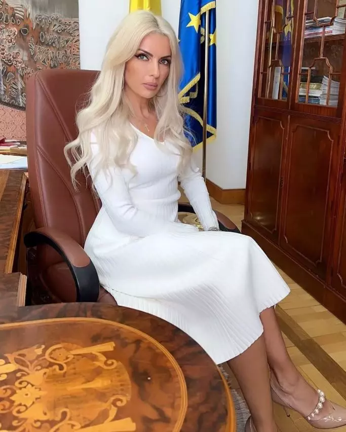 Laura Vicol - imagini casă (3)