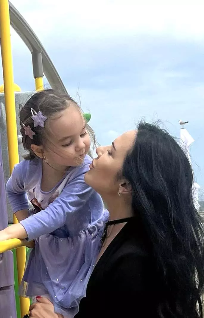 Ioana Simion și nepoțica (1)