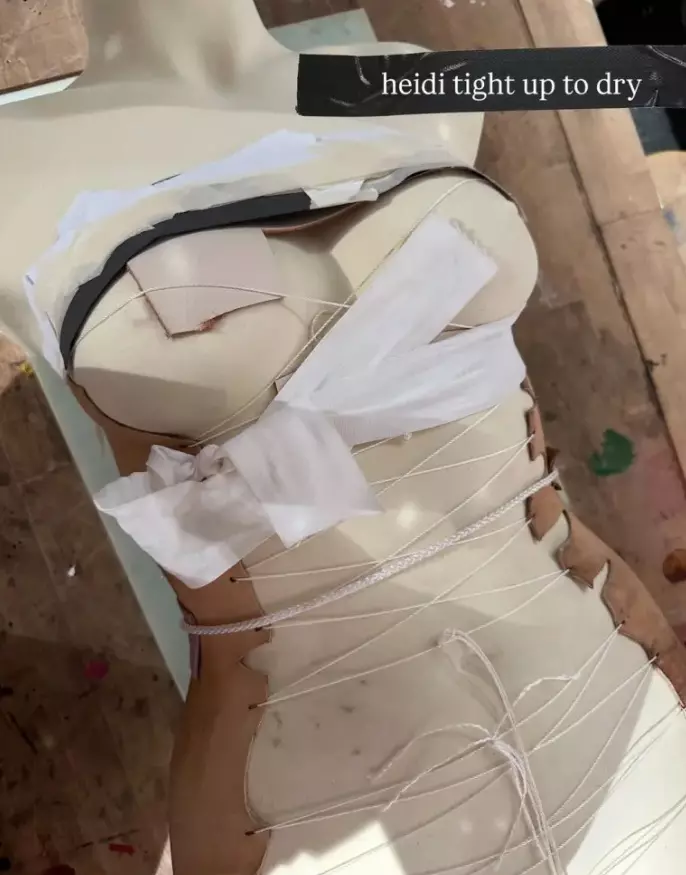 rochie heidi klum grammy 2026 3