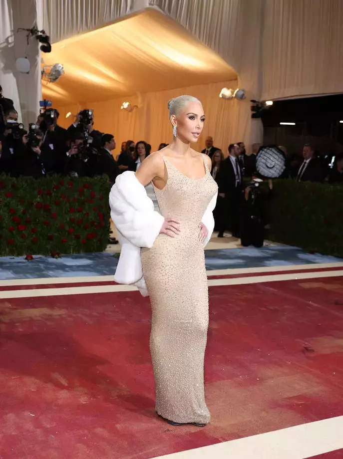 kim-kardashian-rochie-marilyn-monroe-1