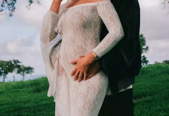 Hailey Bieber este însărcinată (4)