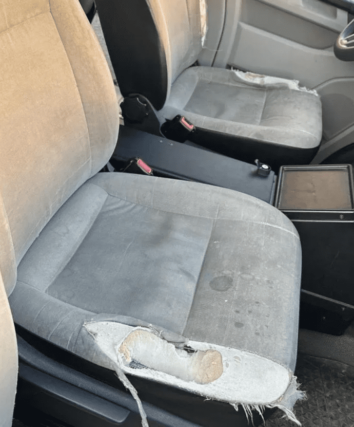 Așa arată scaunele mașinilor de politie