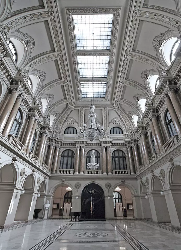 Sala de marmură a Muzeului BNR