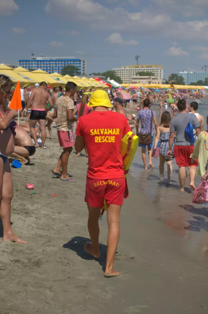 SKP_5772.NEF_696x1050