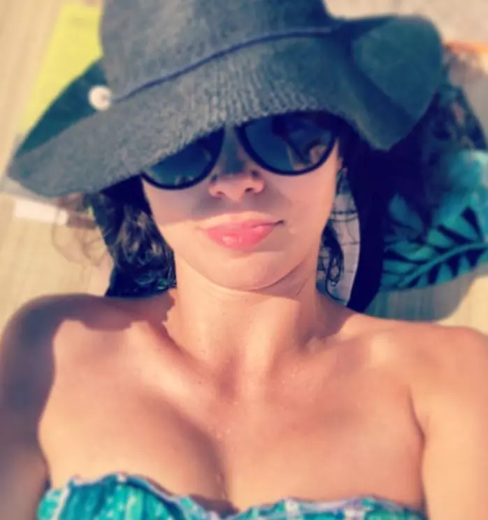 anca-dumitra-fotografiata-la-mare-gianina-din-zlas-fierbinti-le-a-aratat-fanilor-cum-se-relaxeaza-la-plaja_2