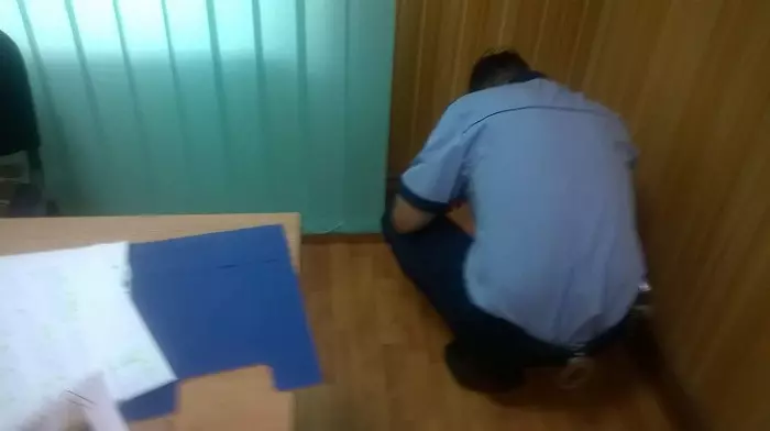 Microfoane, găsite în birourile Primăriei din Dumbrava (7)