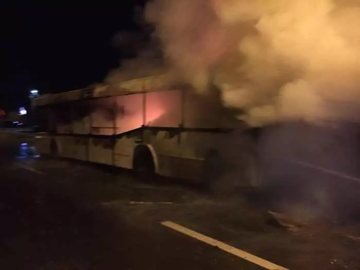 autobuz cu muncitori a luat foc la Arad (3)