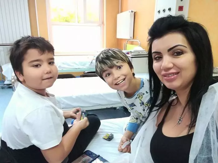 adriana-bahmuteanu-si-cei-doi-baieti