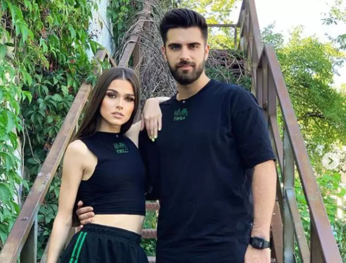 theo-rose-cinci-ani-de-relatie-cu-iubitul-2