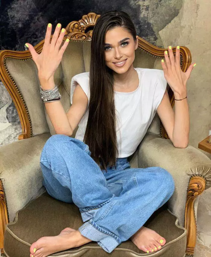 theo-rose-4-819x1024