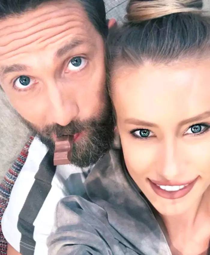 dani-otil-si-gabriela-prisacariu-dani-otil-i-a-dat-inelul-iubitei-sale7