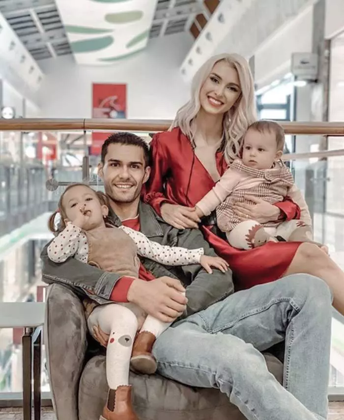 andreea-balan-si-george-burcea-alaturi-de-fetite-1