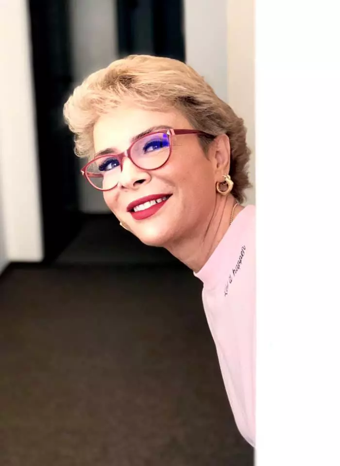 teo trandafir barbatii din viata ei 4