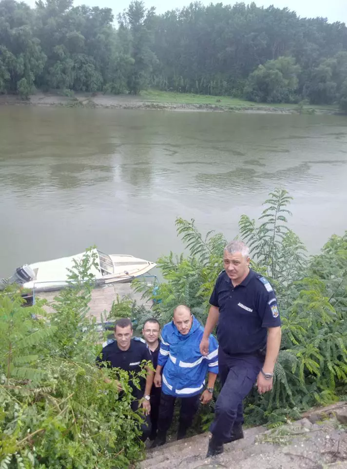 O femeie din Călărași a fost salvată de jandarmi din Dunăre (3)
