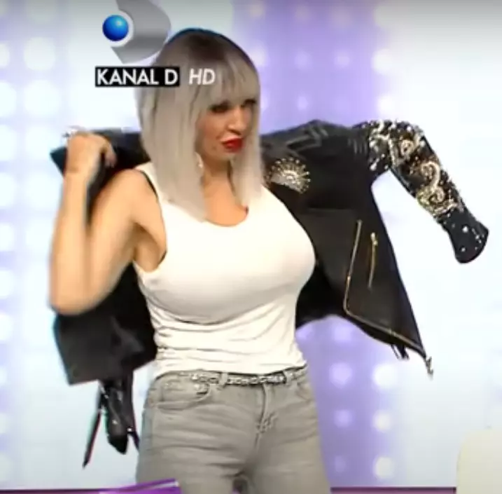 raluca badulescu in blugi 3