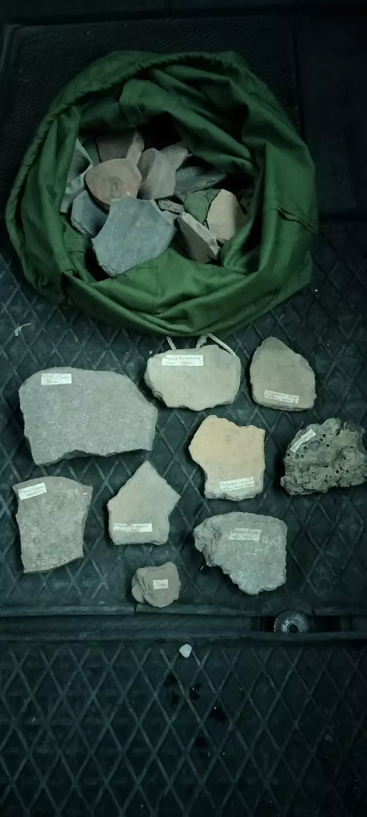 Vestigii dacice vândute la Iași pentru 5 lei bucata (2)