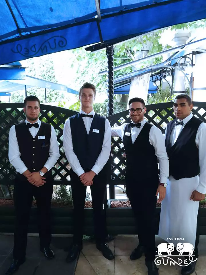 38085837_1794405143928753_2228257792265814016_n