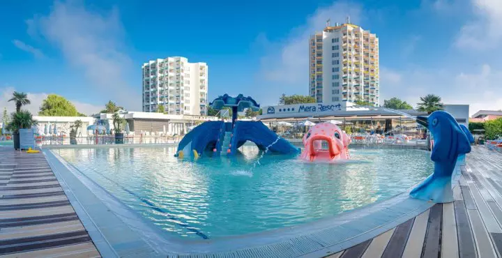mera-resort