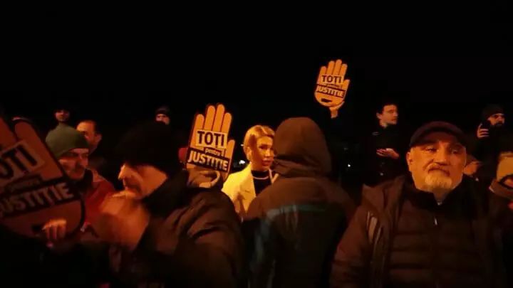 protest parlament 11 dec-main