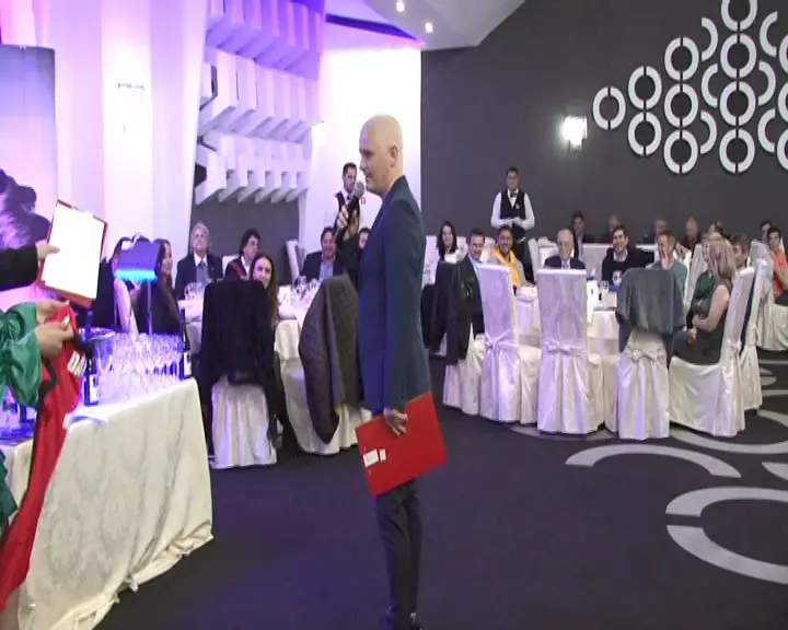 gala_licitatie_andone.mov_snapshot_07.58.615
