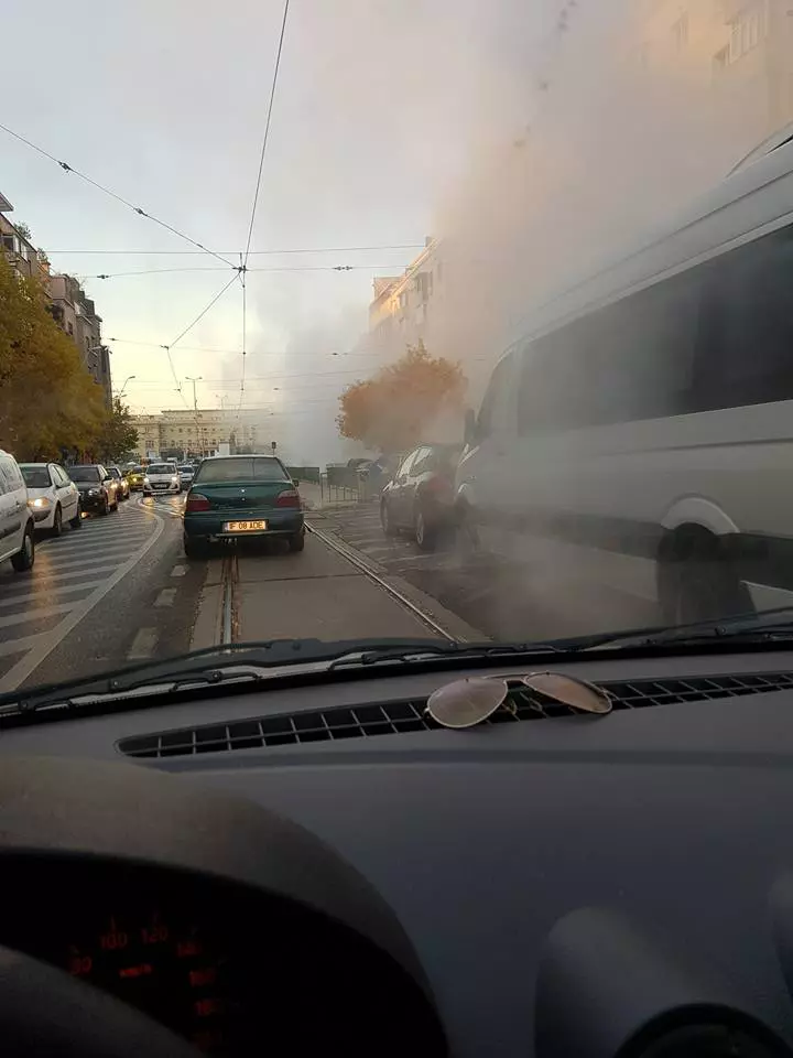 O conductă de apă s-a spart în apropierea Gării de Nord (3)