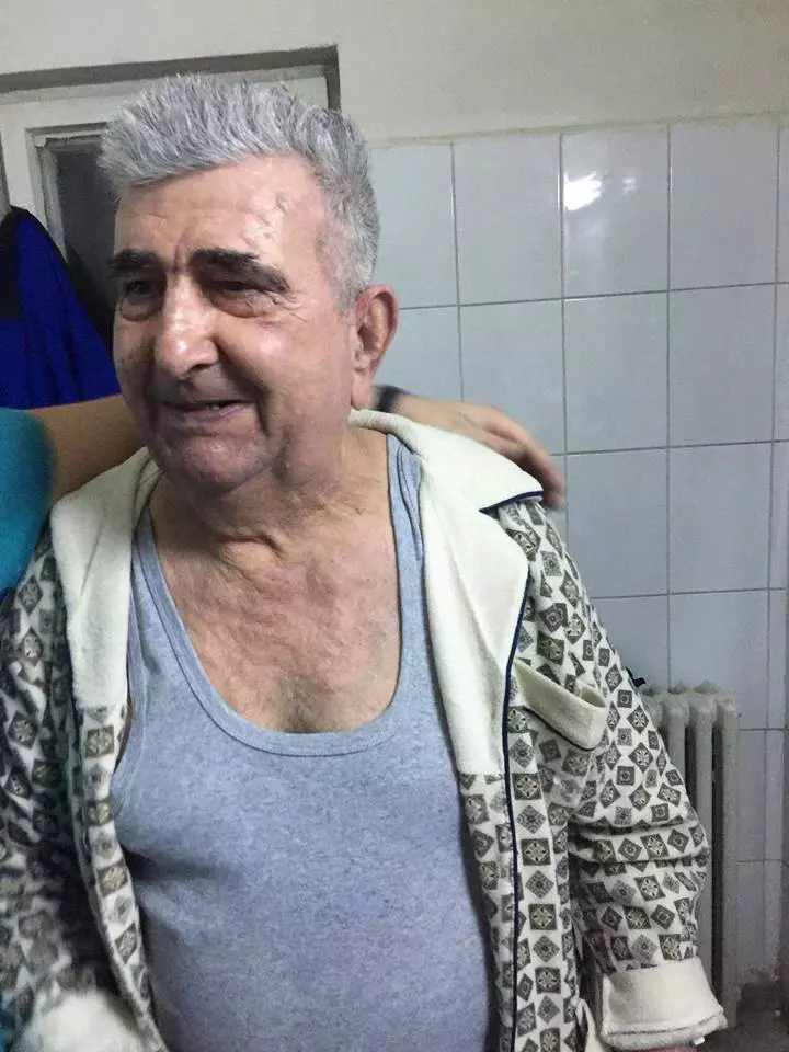 Frizerii care au tuns gratuit pacienți în vârstă, la spitalul din Târgu Jiu (1)