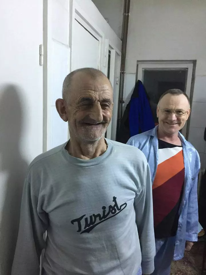 Frizerii care au tuns gratuit pacienți în vârstă, la spitalul din Târgu Jiu (6)