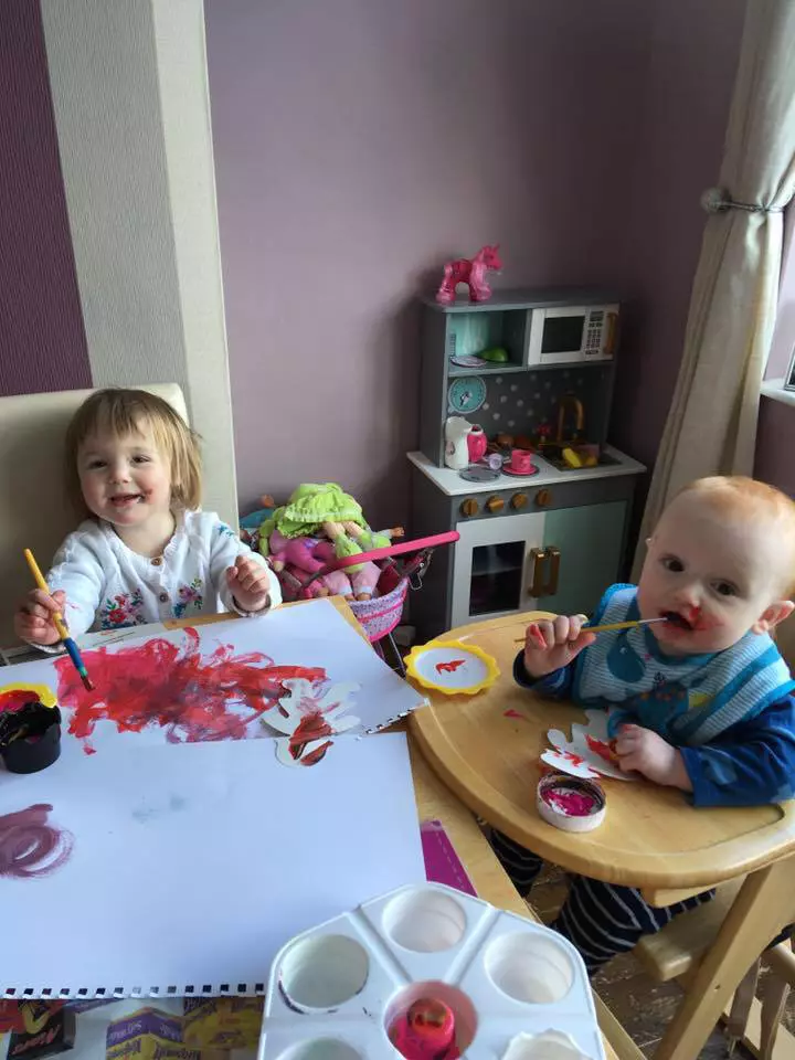 Holy și fratele ei mai mic (foto Facebook Gemma Alcock)