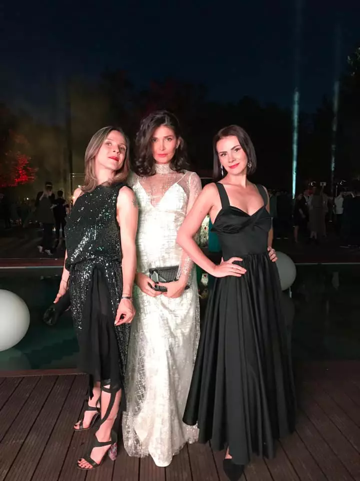 60897468_1795985497168825_466833563203928064_n