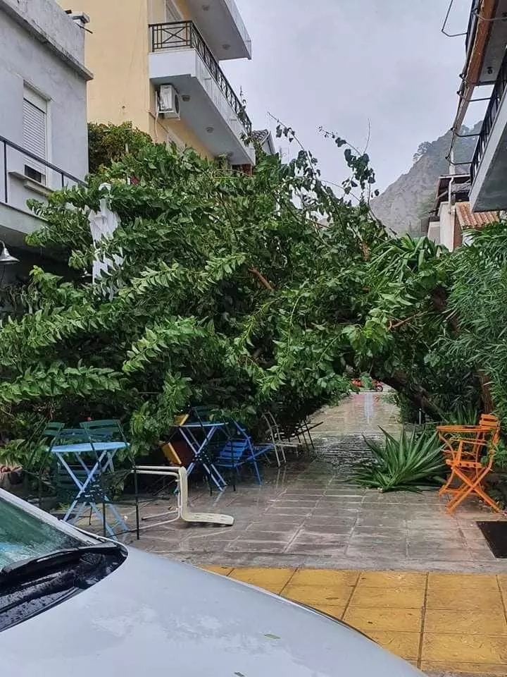 kakokairia_poli-ianos12