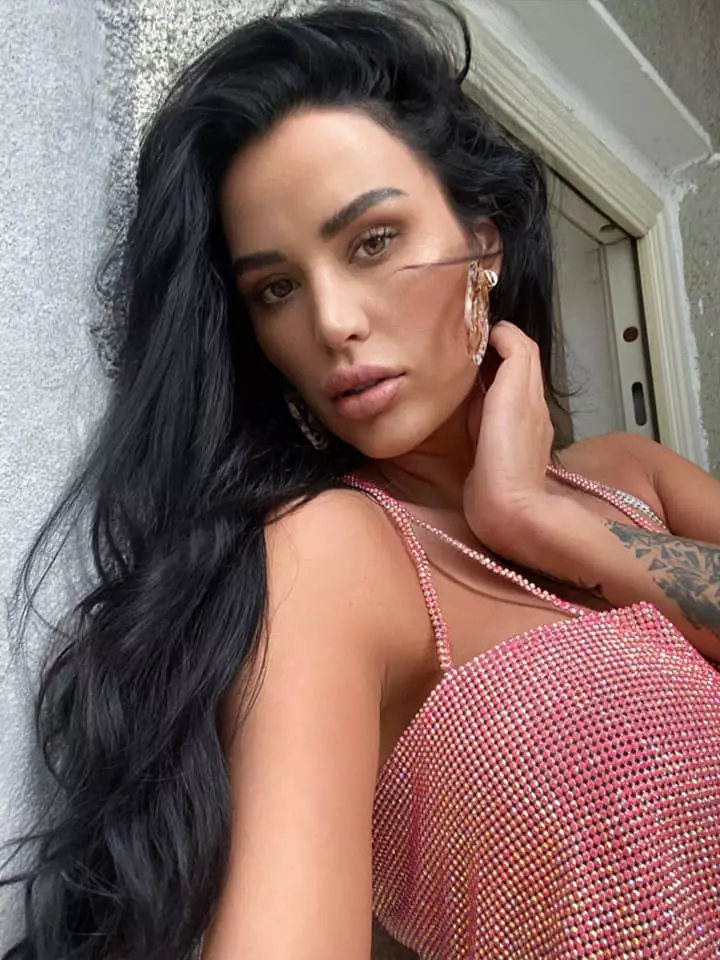 cu-ce-se-ocupa-daniela-crudu-1