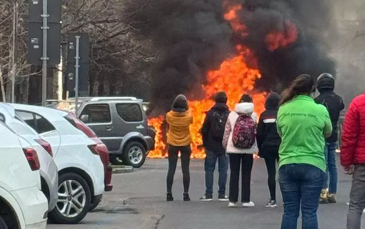 Imagine de la incendiul violent din Calea Moșilor. Foto: Antena 1