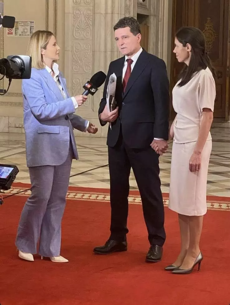 Mirabela Grădinaru rochie Andreea Raicu 1