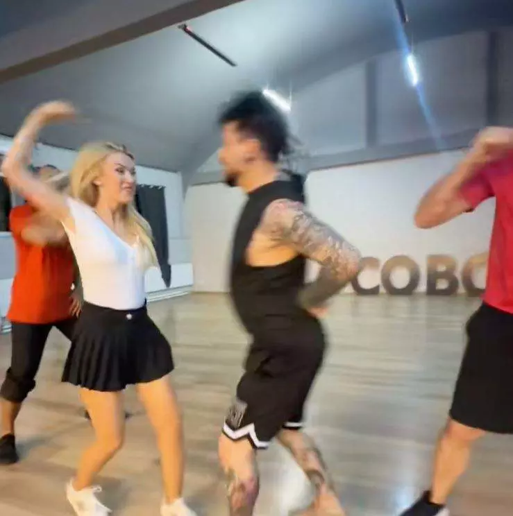 Andreea Bălan dansatori (3)