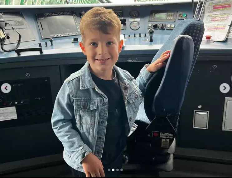 ilinca-vandici-cu-baiatul-in-mijloacele-de-transport-in-comun-3