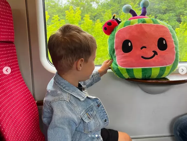 ilinca-vandici-cu-baiatul-in-mijloacele-de-transport-in-comun-4