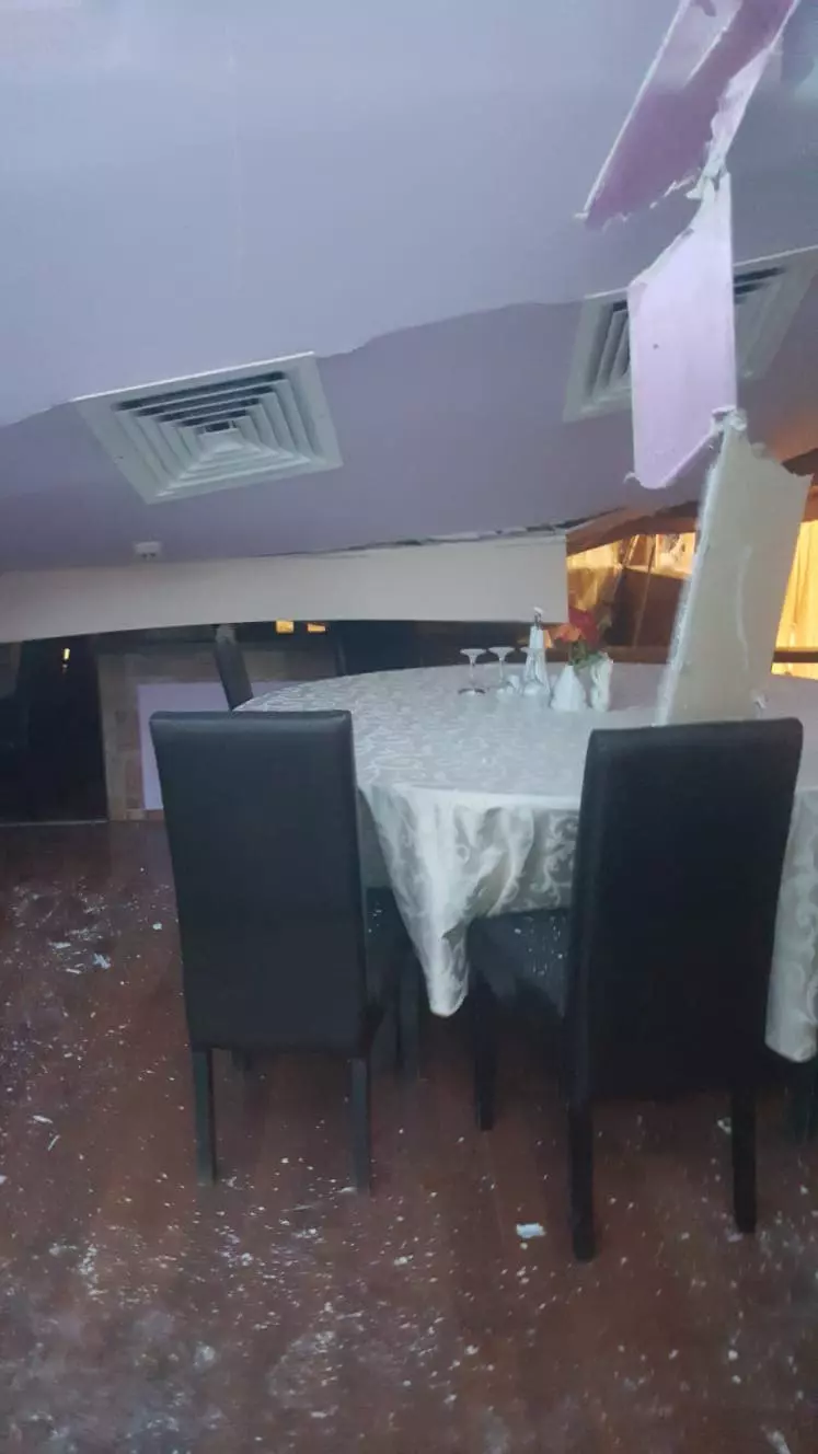 Tavan prăbușit într-un centru comercial din Vaslui (4)