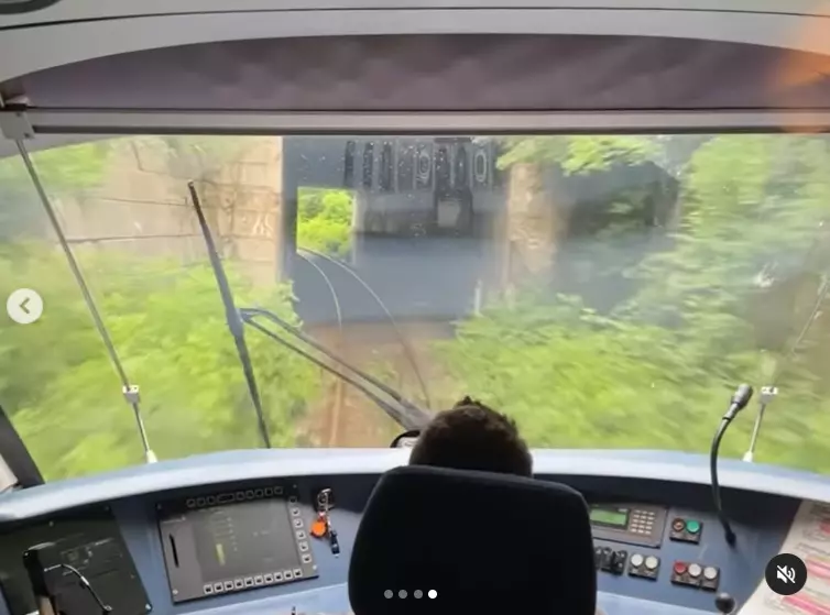 ilinca-vandici-cu-baiatul-in-mijloacele-de-transport-in-comun-5