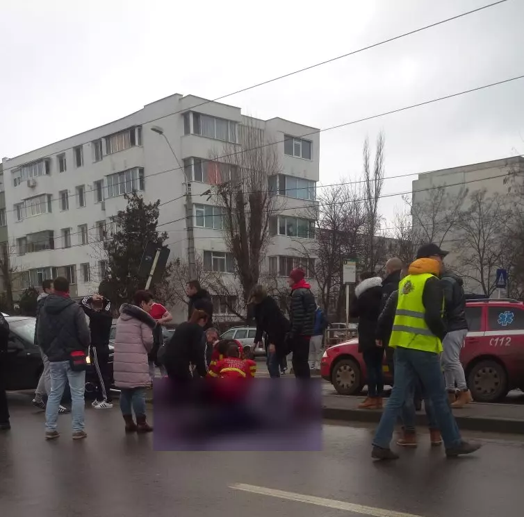 Doi copii și o femeie, răniți pe trecerea de pietoni în Galați (2)