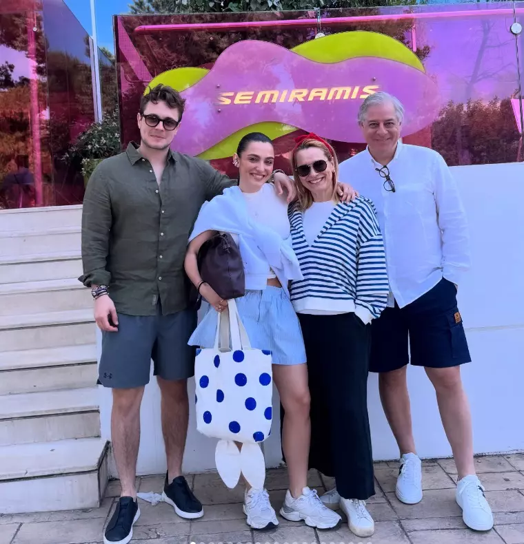 Andreea Esca, soțul și copiii de Paște 1